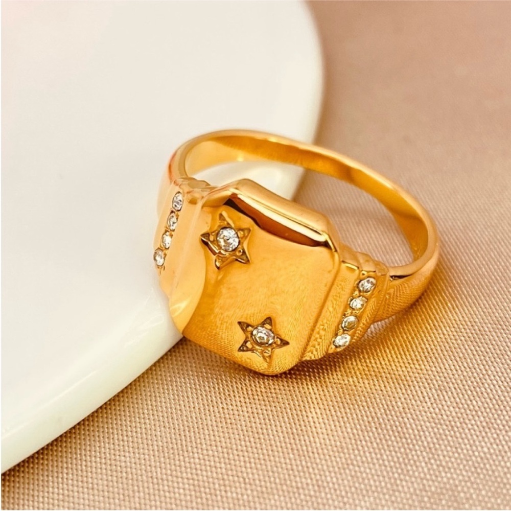 Gold Star-Embellished Flat Design Statement Ring